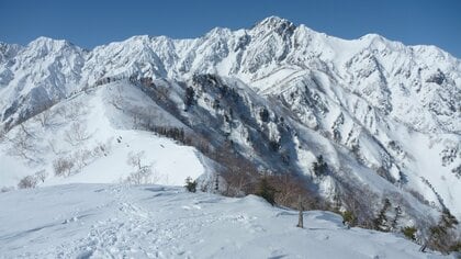 【長野】「雪に埋まって動けなくなった」スイス国籍の大学生が110番通報　1人でバックカントリースキー中行動不能に　県警ヘリで救助